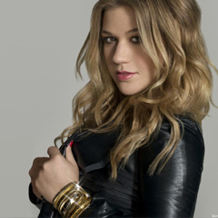 Kelly Clarkson at the Maverik Center